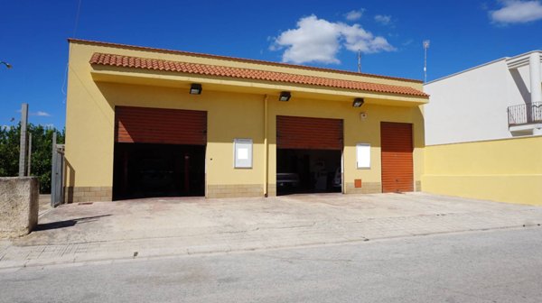 locale commerciale in vendita a Castelvetrano
