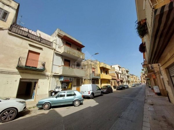 locale commerciale in vendita a Castelvetrano