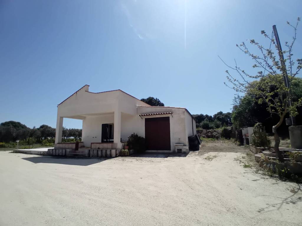 casa indipendente in vendita a Castelvetrano in zona Triscina di Selinunte