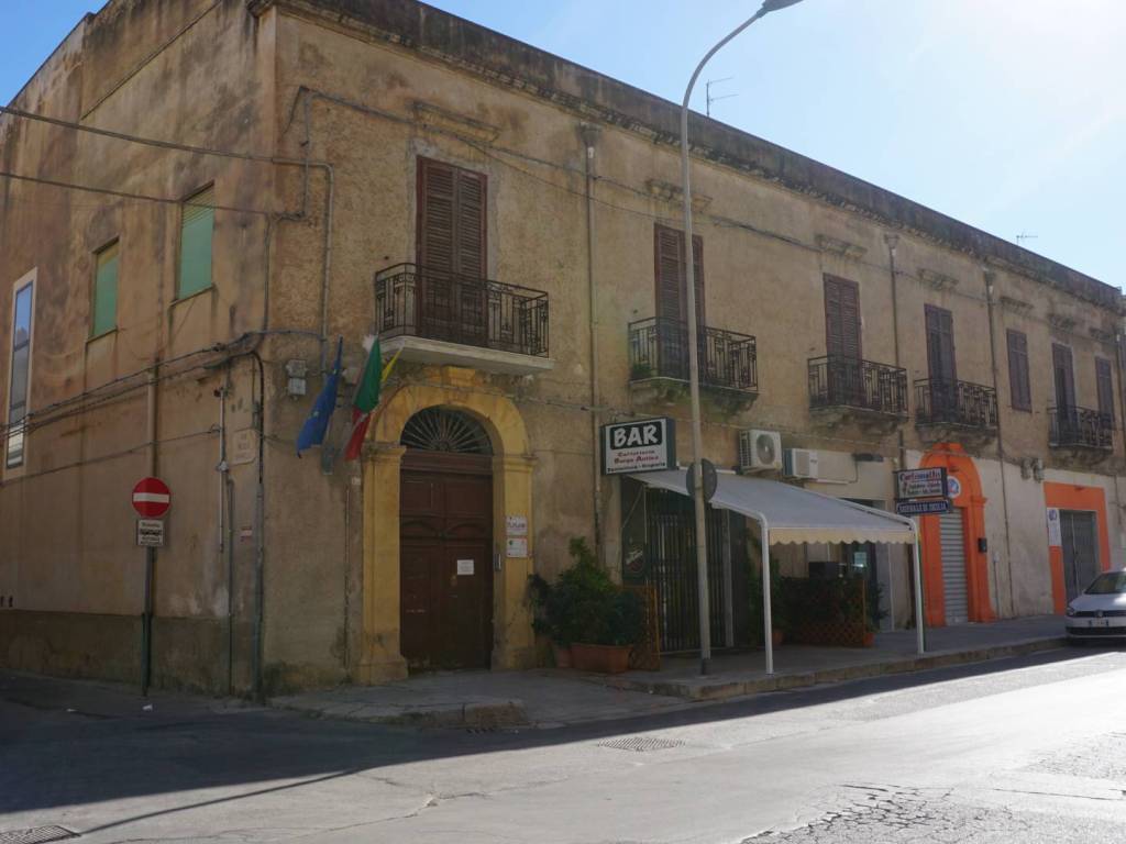 intera palazzina in vendita a Castelvetrano