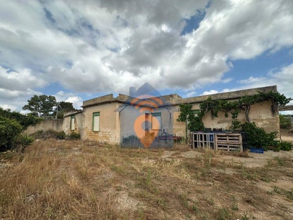 locale commerciale in vendita a Castelvetrano