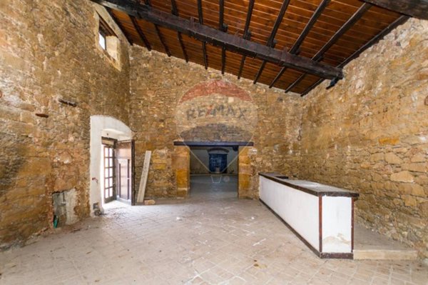 locale commerciale in vendita a Castelvetrano