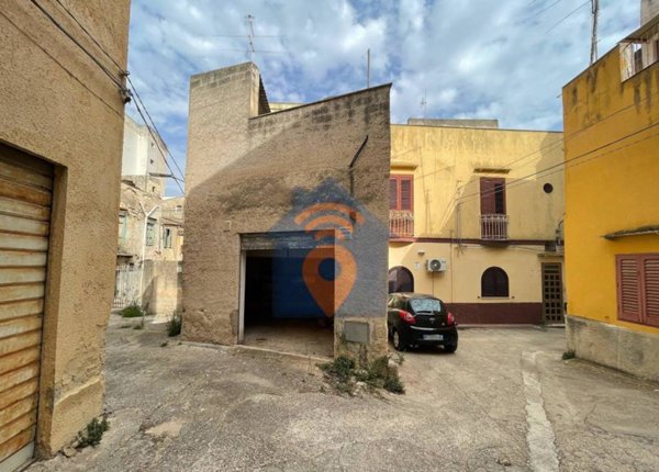 locale commerciale in vendita a Castelvetrano