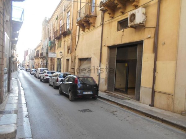 locale commerciale in vendita a Castelvetrano