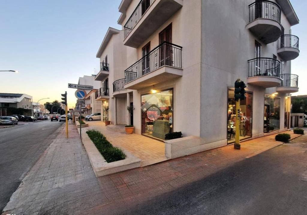 negozio in vendita a Castelvetrano