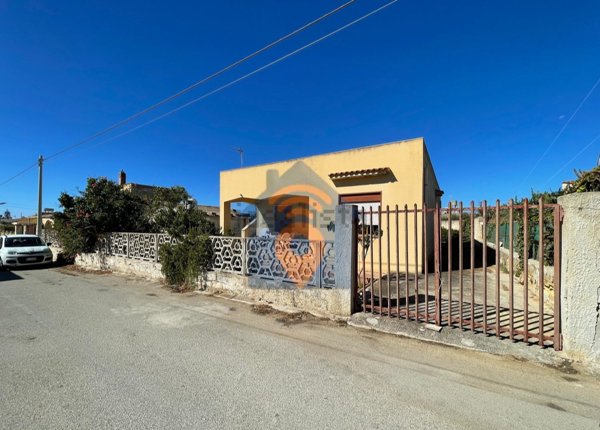 casa indipendente in vendita a Castelvetrano in zona Triscina di Selinunte