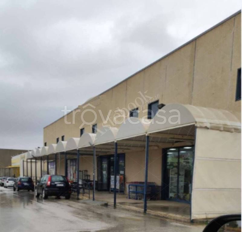 locale commerciale in vendita a Castelvetrano