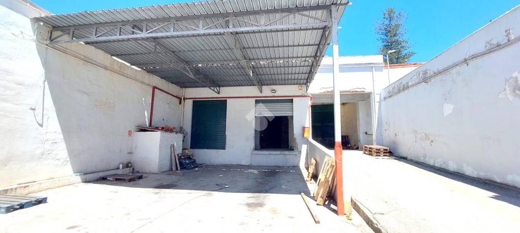 locale commerciale in vendita a Castelvetrano