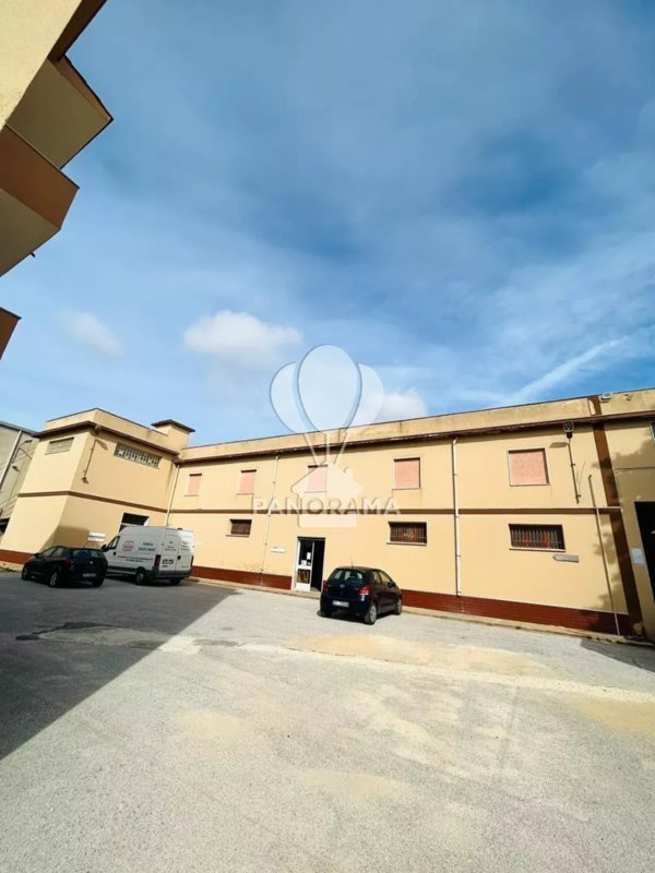 locale commerciale in vendita a Castelvetrano