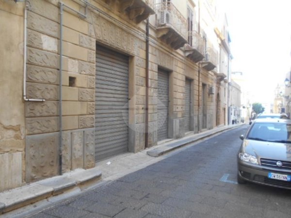locale commerciale in vendita a Castelvetrano