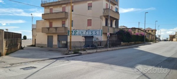 locale commerciale in vendita a Castelvetrano