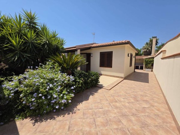 casa indipendente in vendita a Castelvetrano in zona Triscina di Selinunte