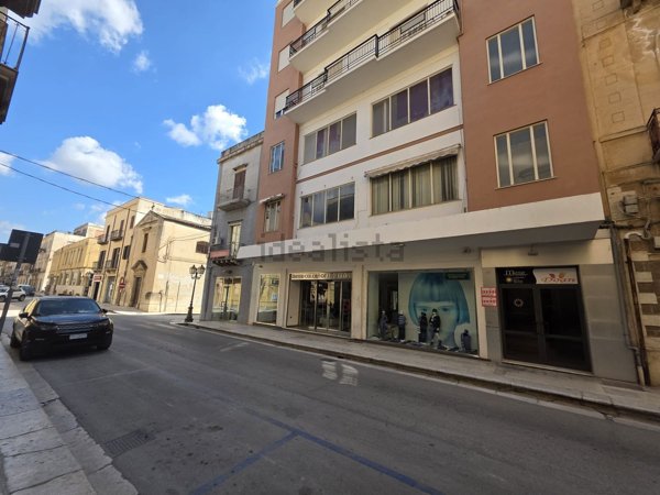 locale commerciale in vendita a Castelvetrano