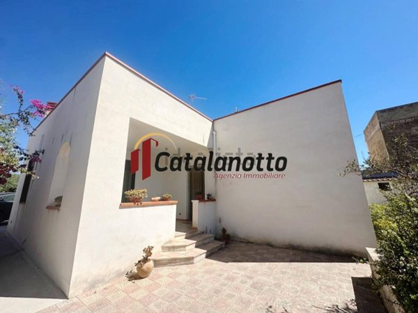 casa indipendente in vendita a Castelvetrano in zona Triscina di Selinunte