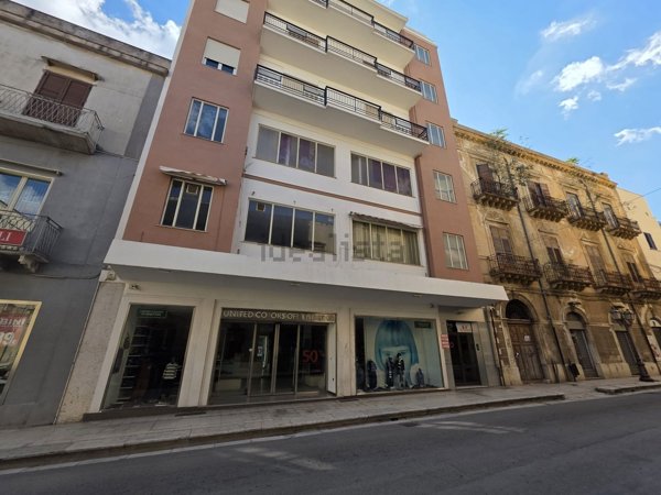 locale commerciale in vendita a Castelvetrano