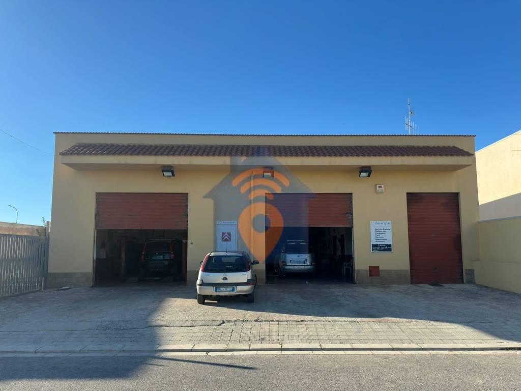 locale commerciale in vendita a Castelvetrano