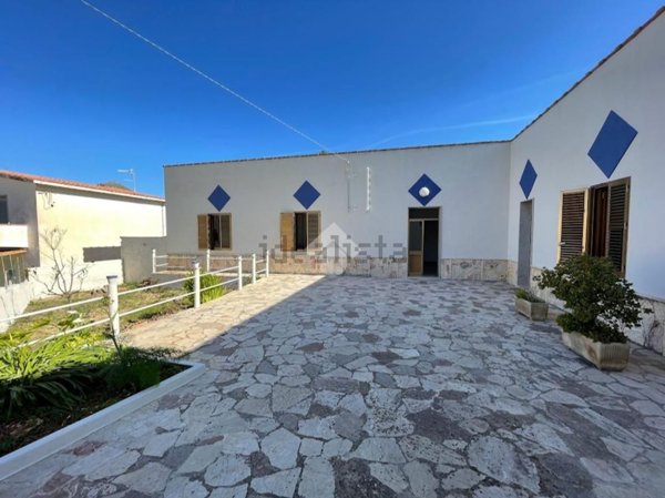 esavano in vendita a Custonaci