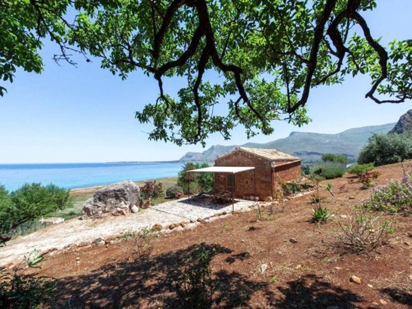 casa indipendente in vendita a Custonaci