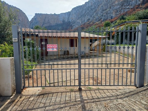 casa indipendente in vendita a Custonaci