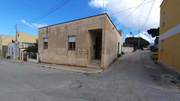 casa indipendente in vendita a Custonaci in zona Santa Lucia