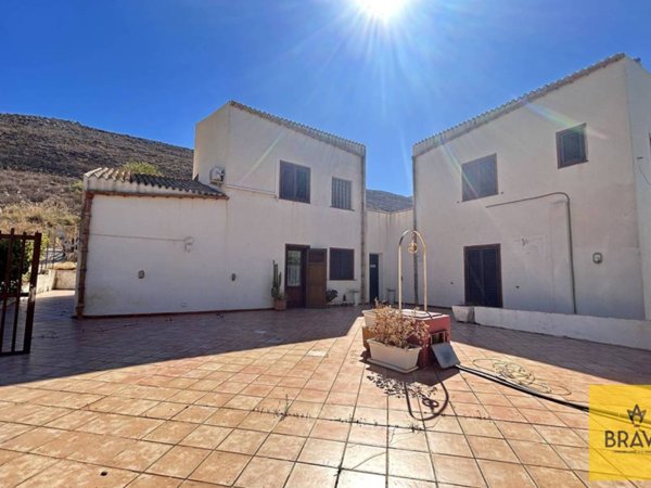 casa indipendente in vendita a Custonaci