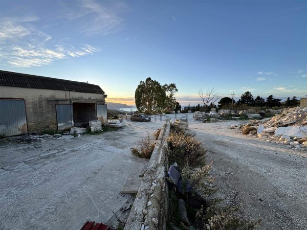 locale di sgombero in vendita a Custonaci in zona Santa Lucia