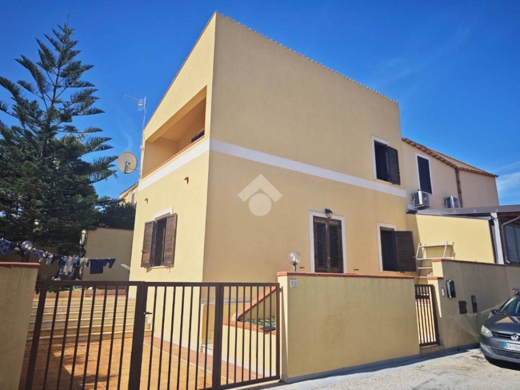 casa indipendente in vendita a Custonaci in zona Santa Lucia