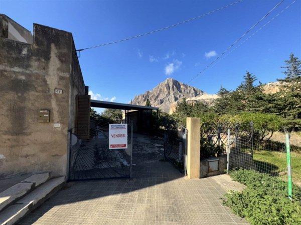 casa indipendente in vendita a Custonaci in zona Cornino