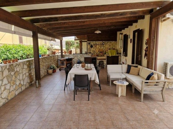 casa indipendente in vendita a Custonaci in zona Cornino