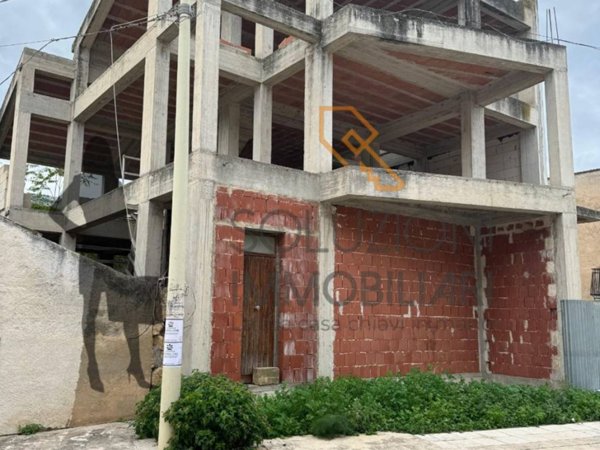 intera palazzina in vendita a Custonaci in zona Santa Lucia