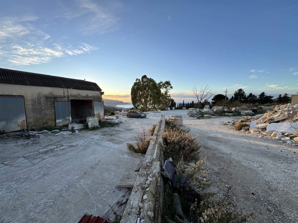 locale di sgombero in vendita a Custonaci in zona Assieni