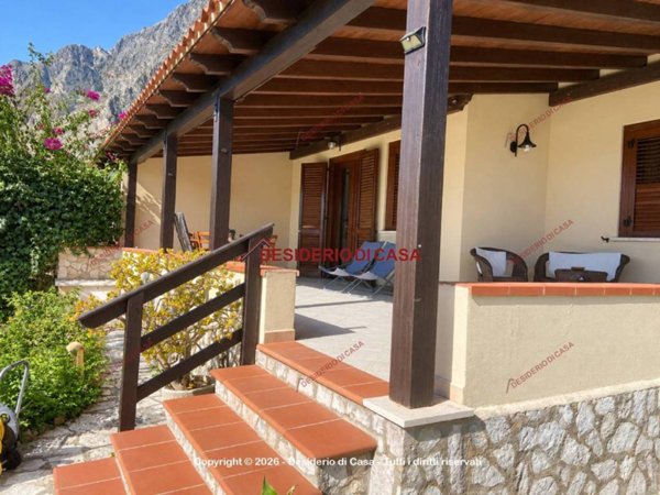 casa indipendente in vendita a Custonaci in zona Cornino