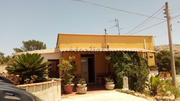 casa indipendente in vendita a Custonaci in zona Santa Lucia