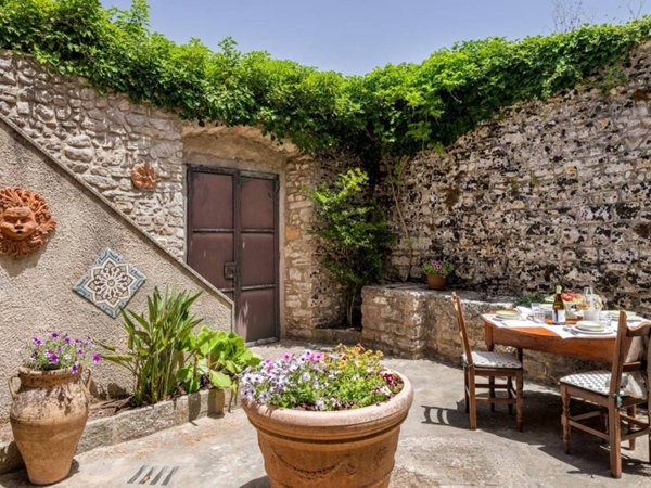 pentavano in vendita ad Erice
