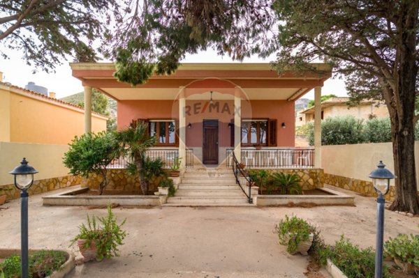 casa indipendente in vendita ad Erice in zona Pizzolungo