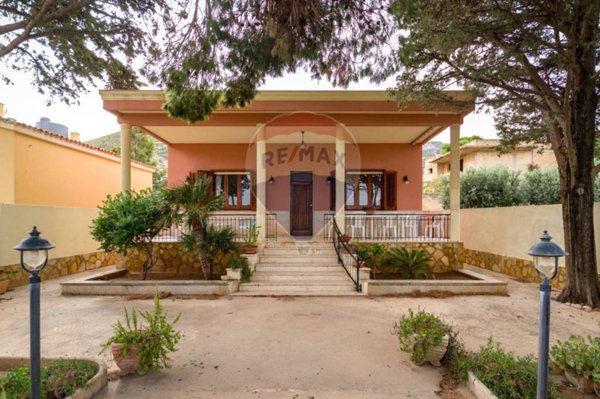 casa indipendente in vendita ad Erice in zona Pizzolungo