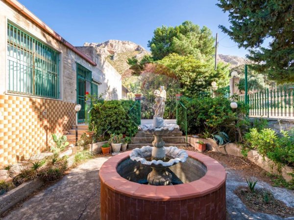 casa indipendente in vendita ad Erice in zona Pizzolungo