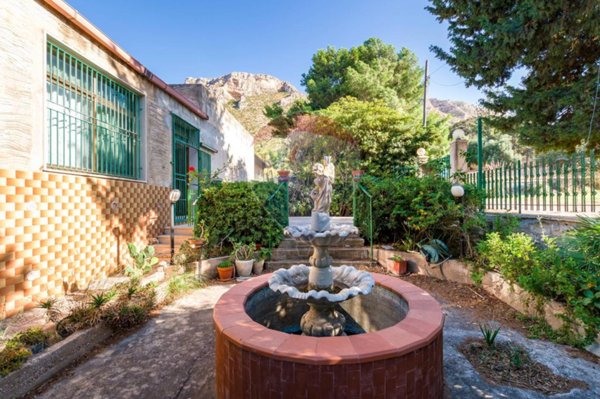 casa indipendente in vendita ad Erice in zona Pizzolungo