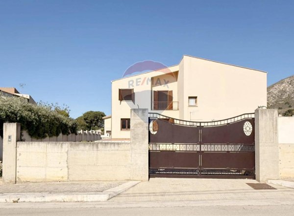 casa indipendente in vendita ad Erice
