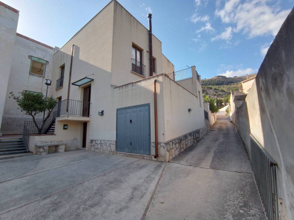 casa indipendente in vendita ad Erice in zona Casa Santa