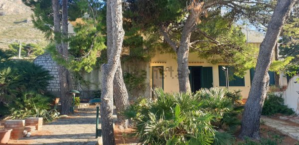casa indipendente in vendita ad Erice in zona Pizzolungo