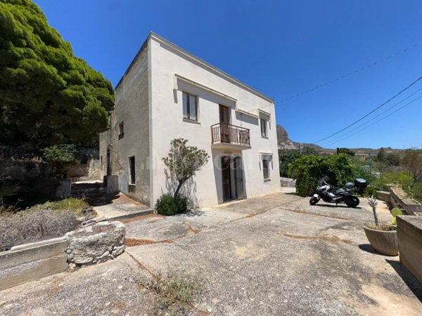 casa indipendente in vendita ad Erice