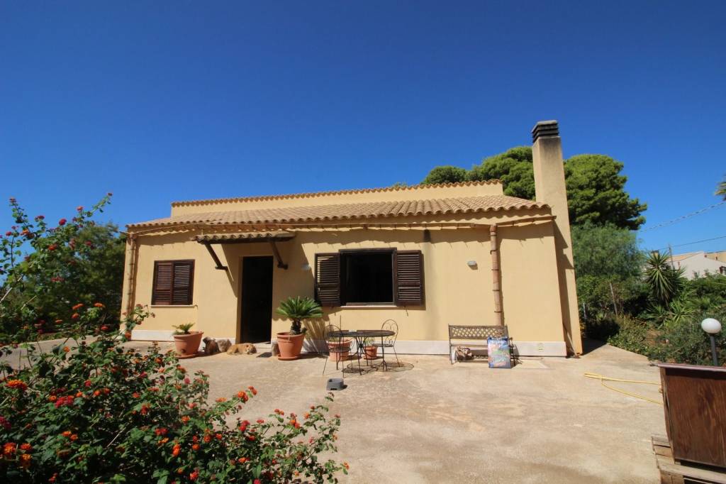 casa indipendente in vendita ad Erice in zona Pizzolungo