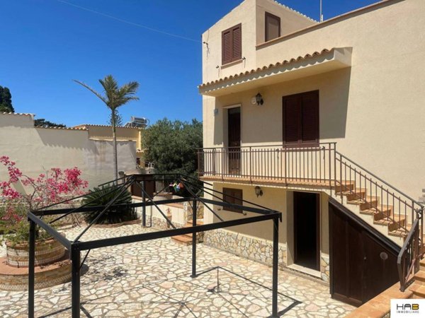 casa indipendente in vendita ad Erice in zona Pizzolungo