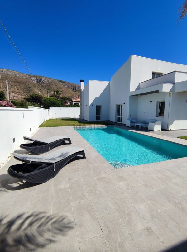 casa indipendente in vendita ad Erice in zona Pizzolungo