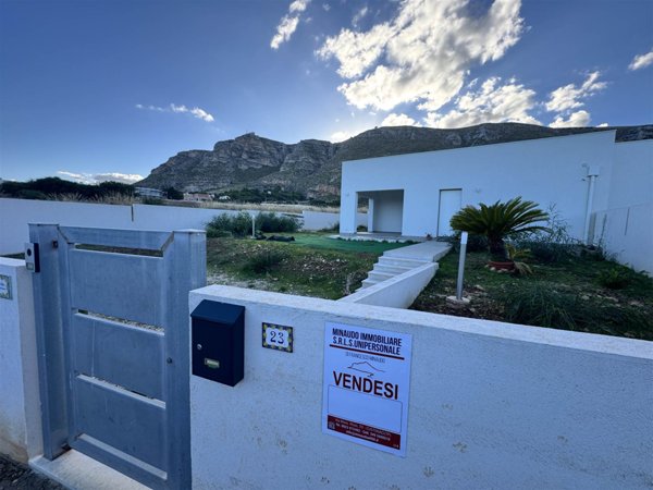 casa indipendente in vendita ad Erice in zona Pizzolungo