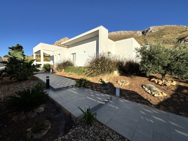 casa indipendente in vendita ad Erice in zona Pizzolungo