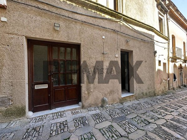 locale commerciale in vendita ad Erice