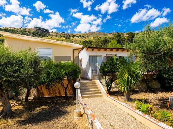 casa indipendente in vendita ad Erice in zona Casa Santa