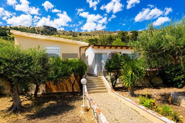 casa indipendente in vendita ad Erice in zona Casa Santa